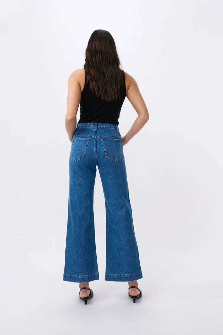 Kireina | Freya Jean | 90s Blue