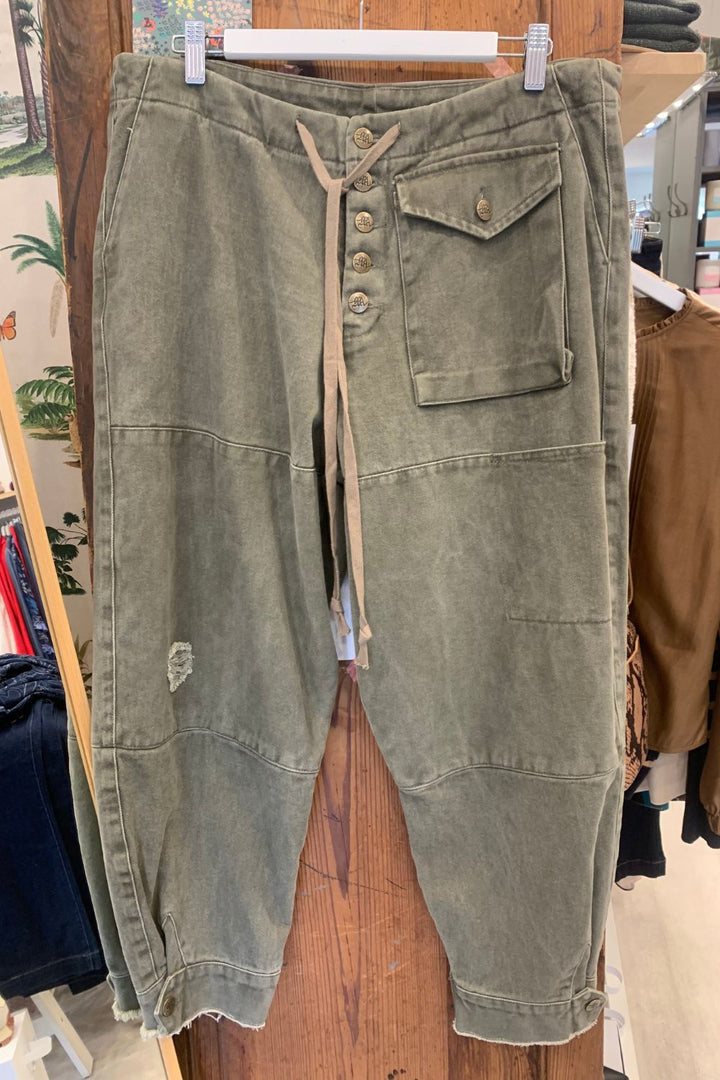 M.A Dainty | Trucker Pants | Caper