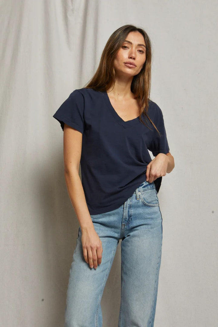 perfectwhitetee | hendrix crispy lightweight cotton boxy v neck tee | Navy
