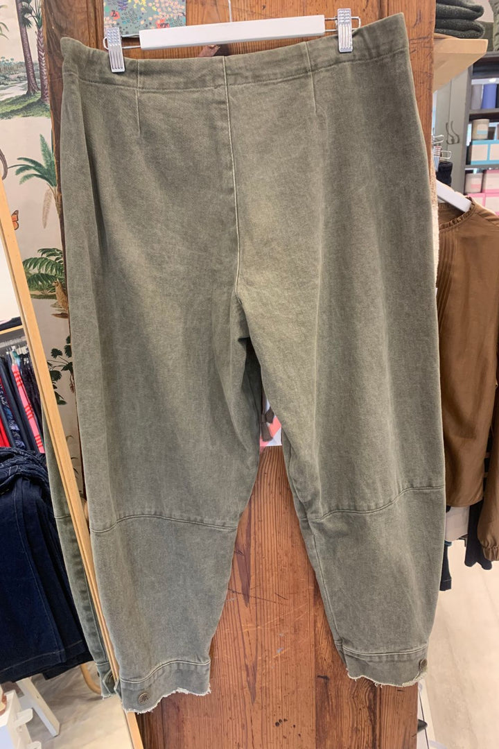 M.A Dainty | Trucker Pants | Caper