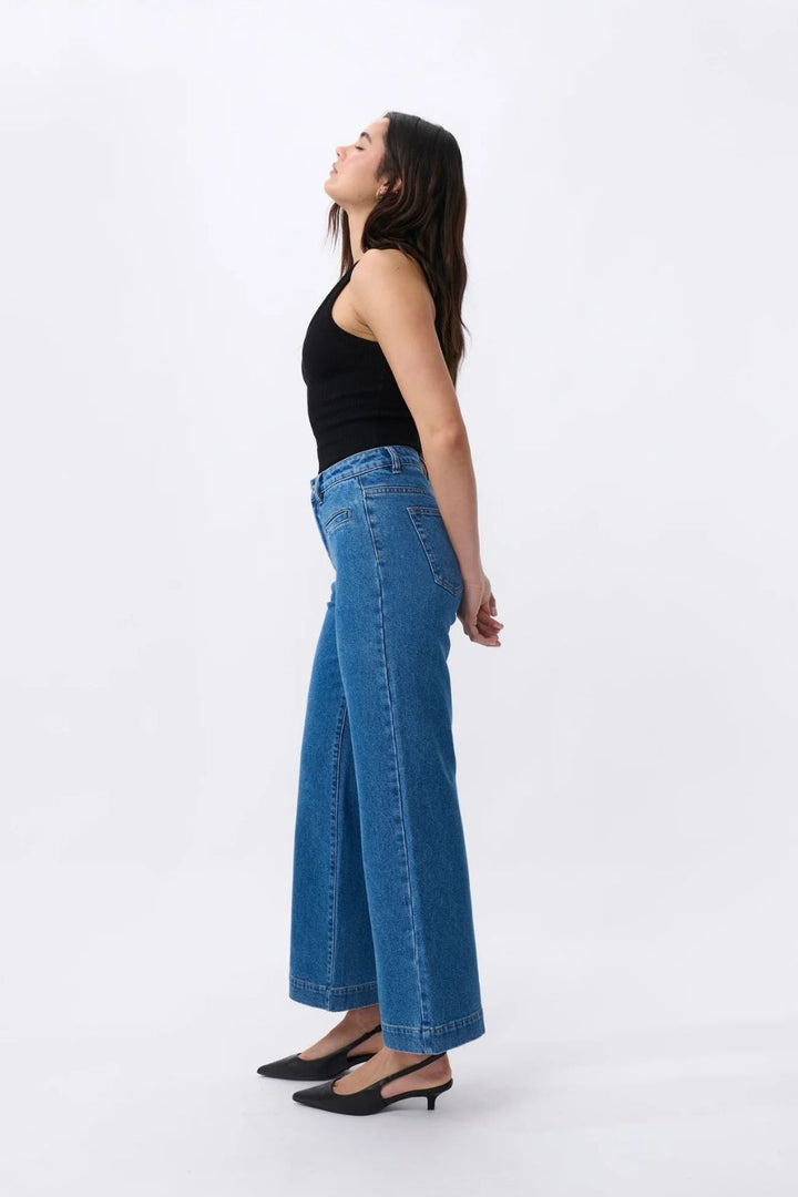 Kireina | Freya Jean | 90s Blue