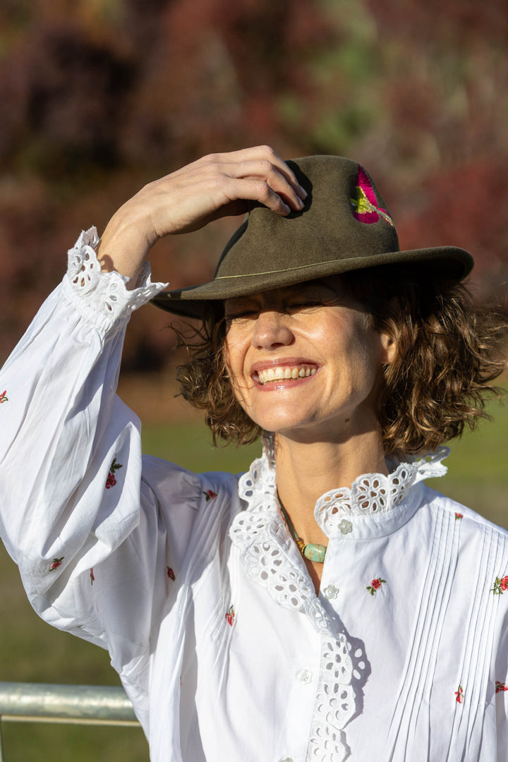 Mandalay Designs | Floral ditsy Embroidery shirt | White - Dutch Hideout