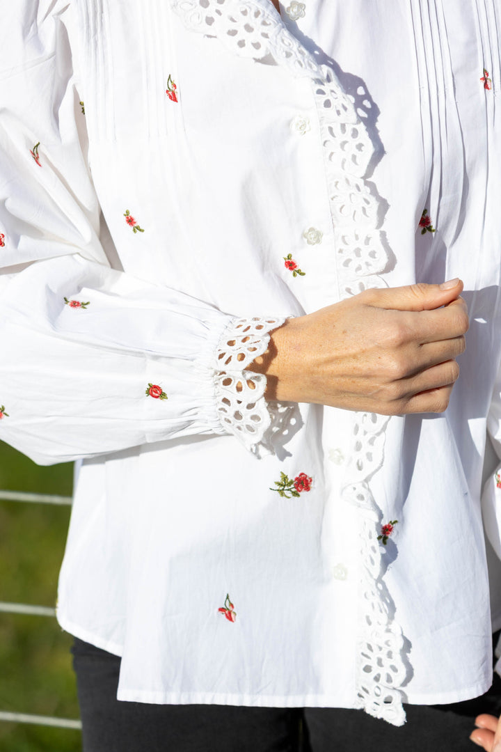 Mandalay Designs | Floral ditsy Embroidery shirt | White - Dutch Hideout