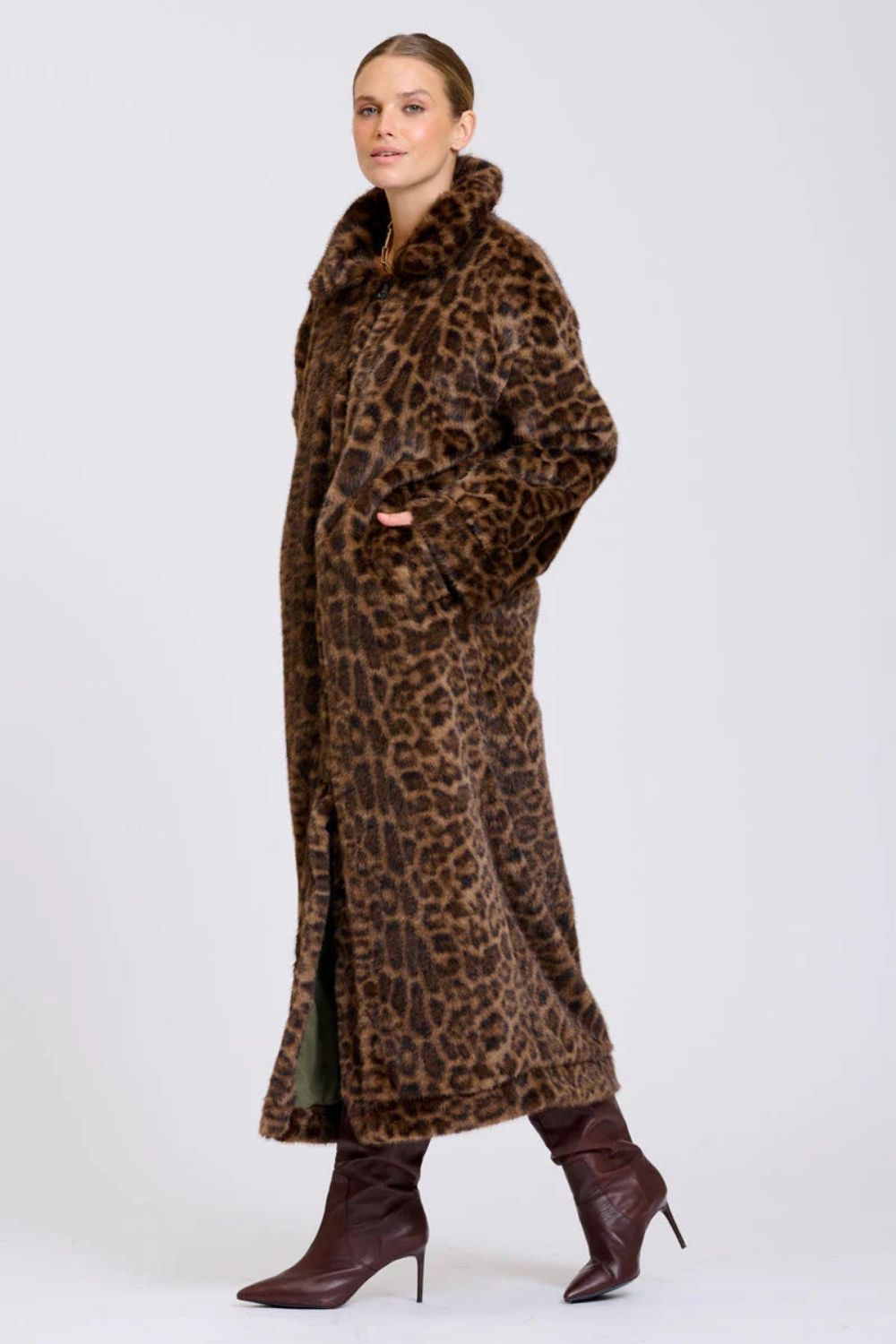 Shirty | Leopard Reverso Long Faux Fur Reversable Coat | Leopard & Khaki - Dutch Hideout