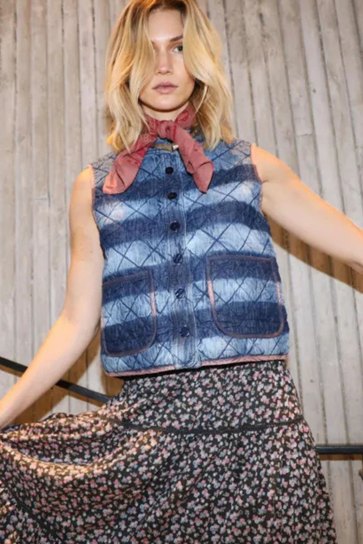 Lollys Laundry | CairoLL Quilted Vest | Blue - Dutch Hideout
