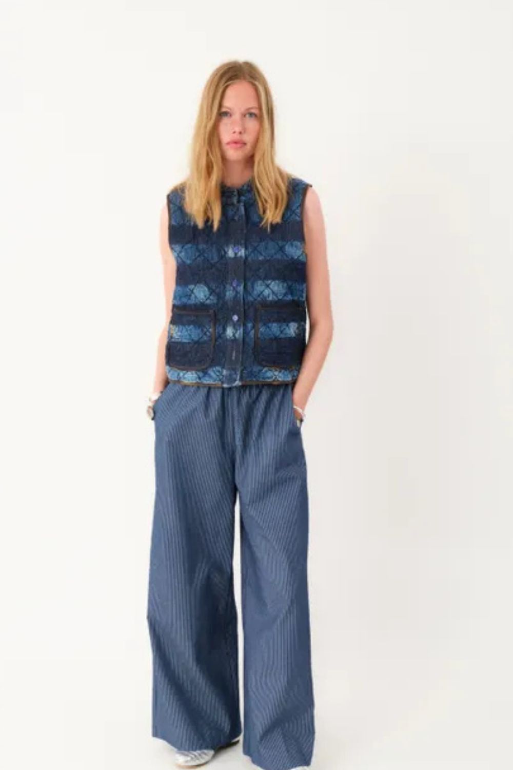 Lollys Laundry | CairoLL Quilted Vest | Blue - Dutch Hideout