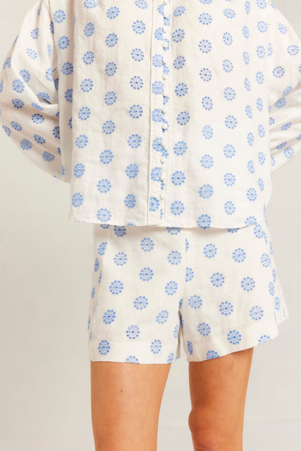 Alessandra | Arlo Linen Short Posy | Bluebell Posy