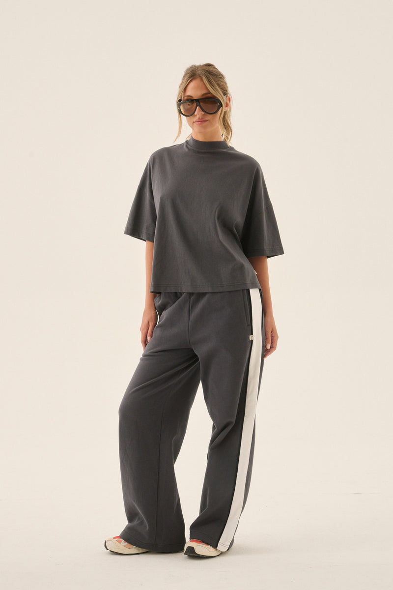 Palmera Oversized Tee Washed Black worn