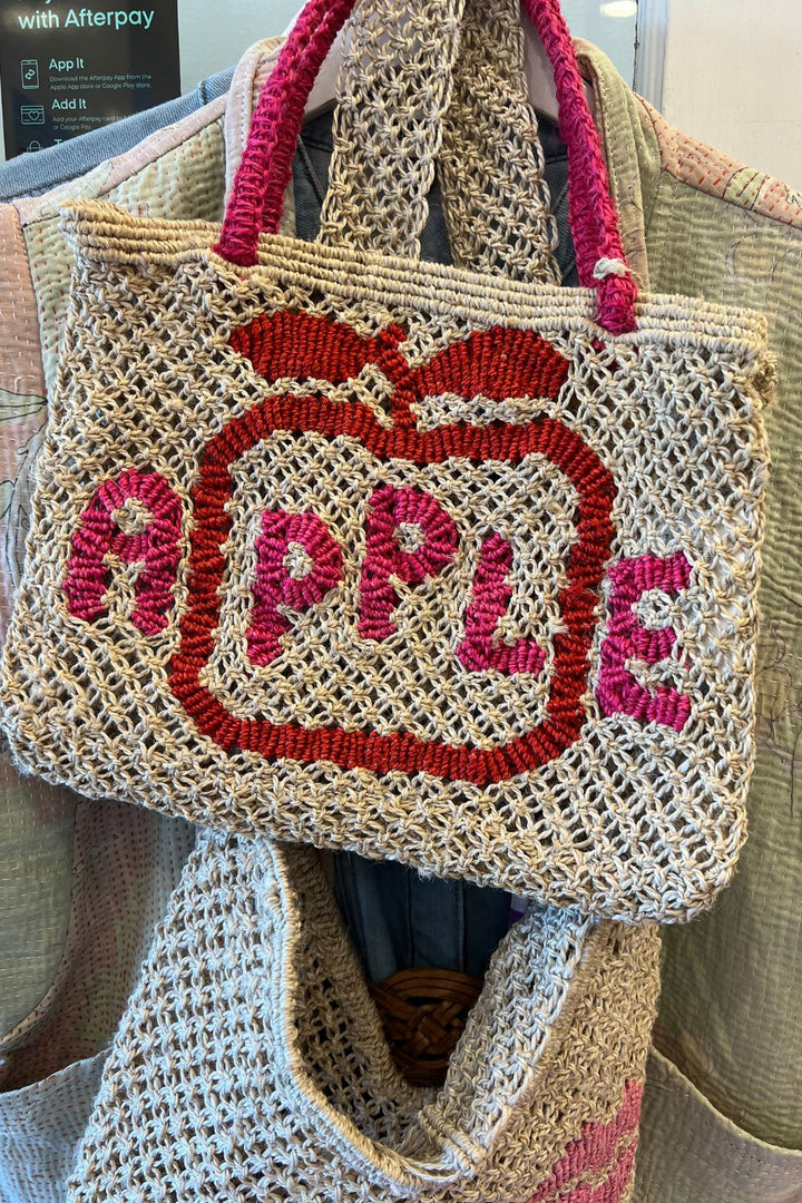 The Jacksons | Apple Jute Bag Small | Natural/Pink/Red