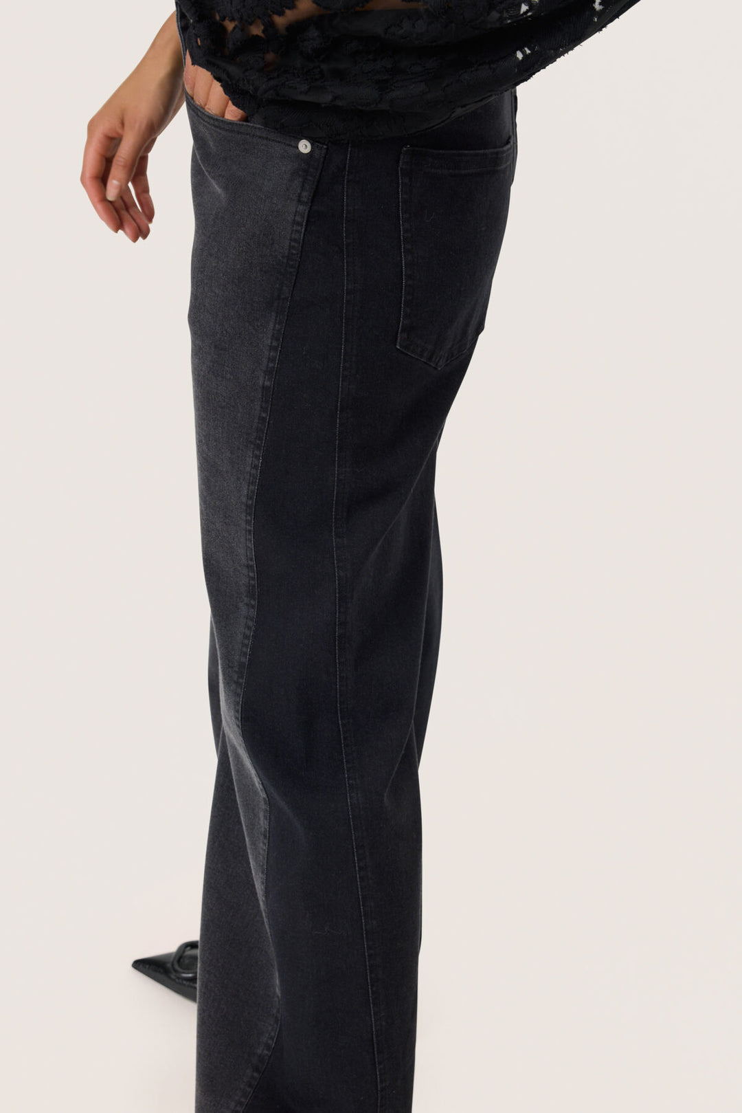 Soaked in Luxury | Rhea Jeans | Black Washed Denim - Dutch Hideout