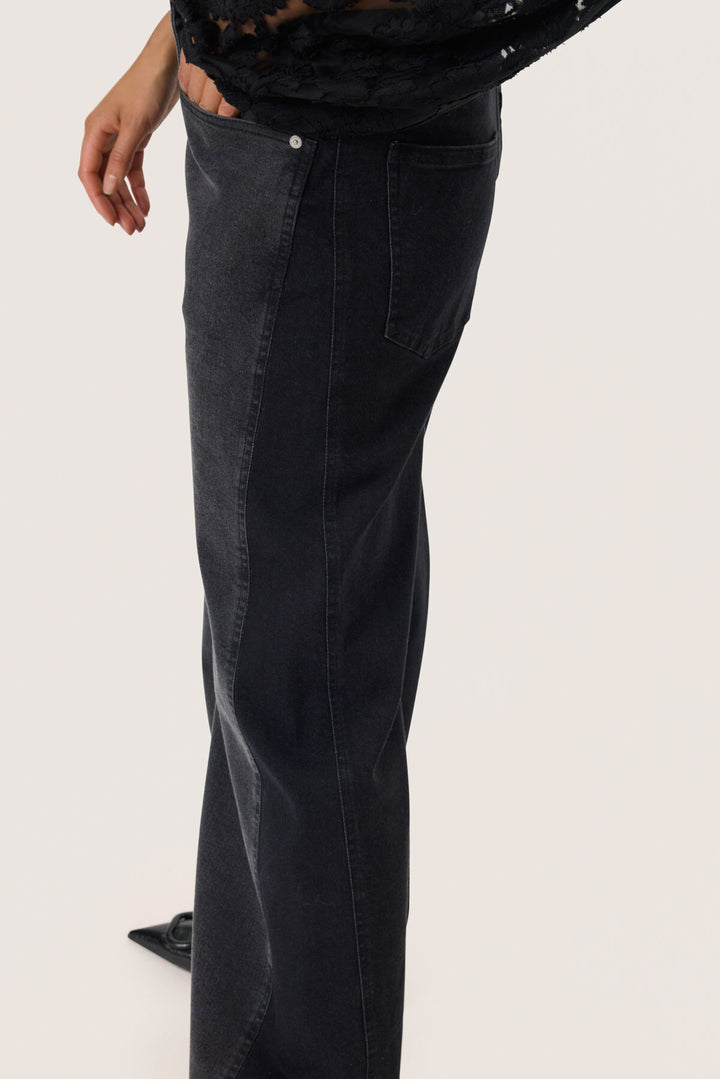 Soaked in Luxury | Rhea Jeans | Black Washed Denim - Dutch Hideout