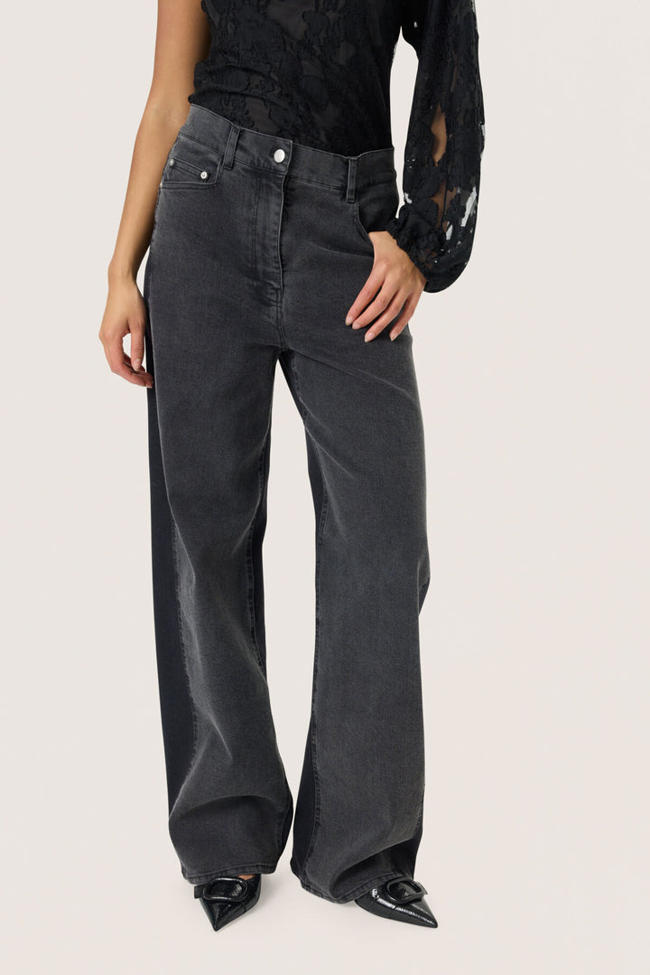 Soaked in Luxury | Rhea Jeans | Black Washed Denim - Dutch Hideout