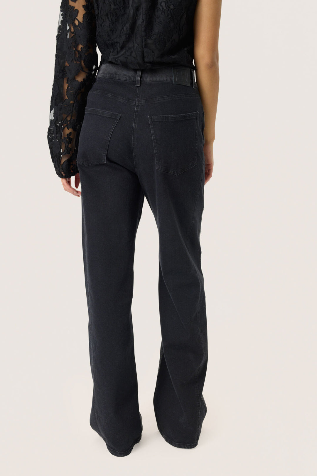 Soaked in Luxury | Rhea Jeans | Black Washed Denim - Dutch Hideout