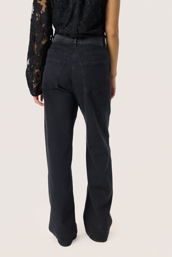 Soaked in Luxury | Rhea Jeans | Black Washed Denim - Dutch Hideout