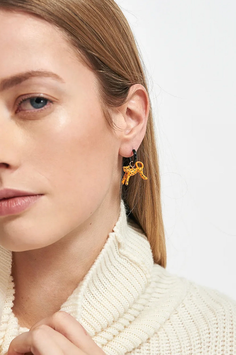 Essentiel Antwerp | Black Hoop earrings with heart & cheetah pendants