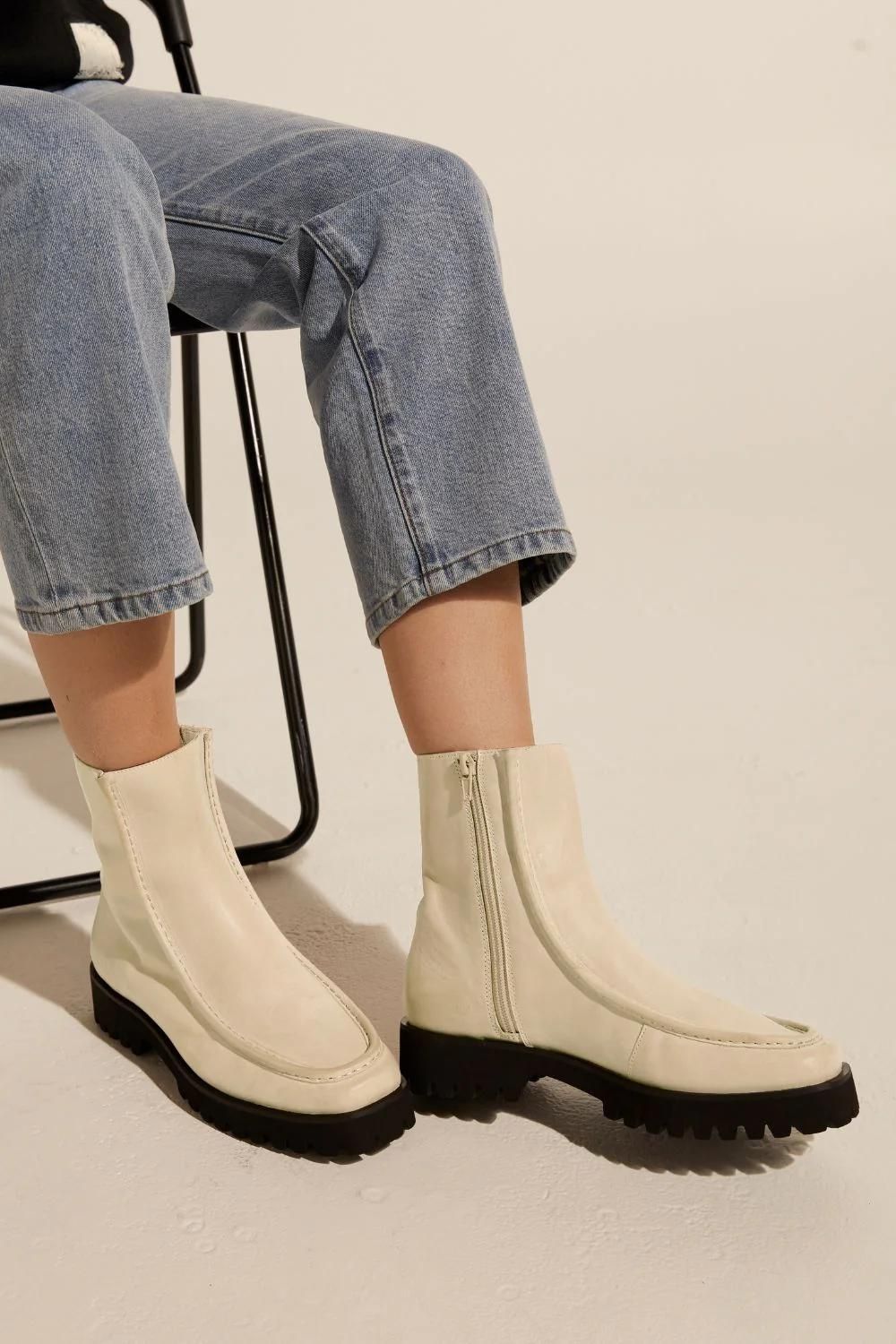 Zoe Kratzmann | Notion Boot | Chalk