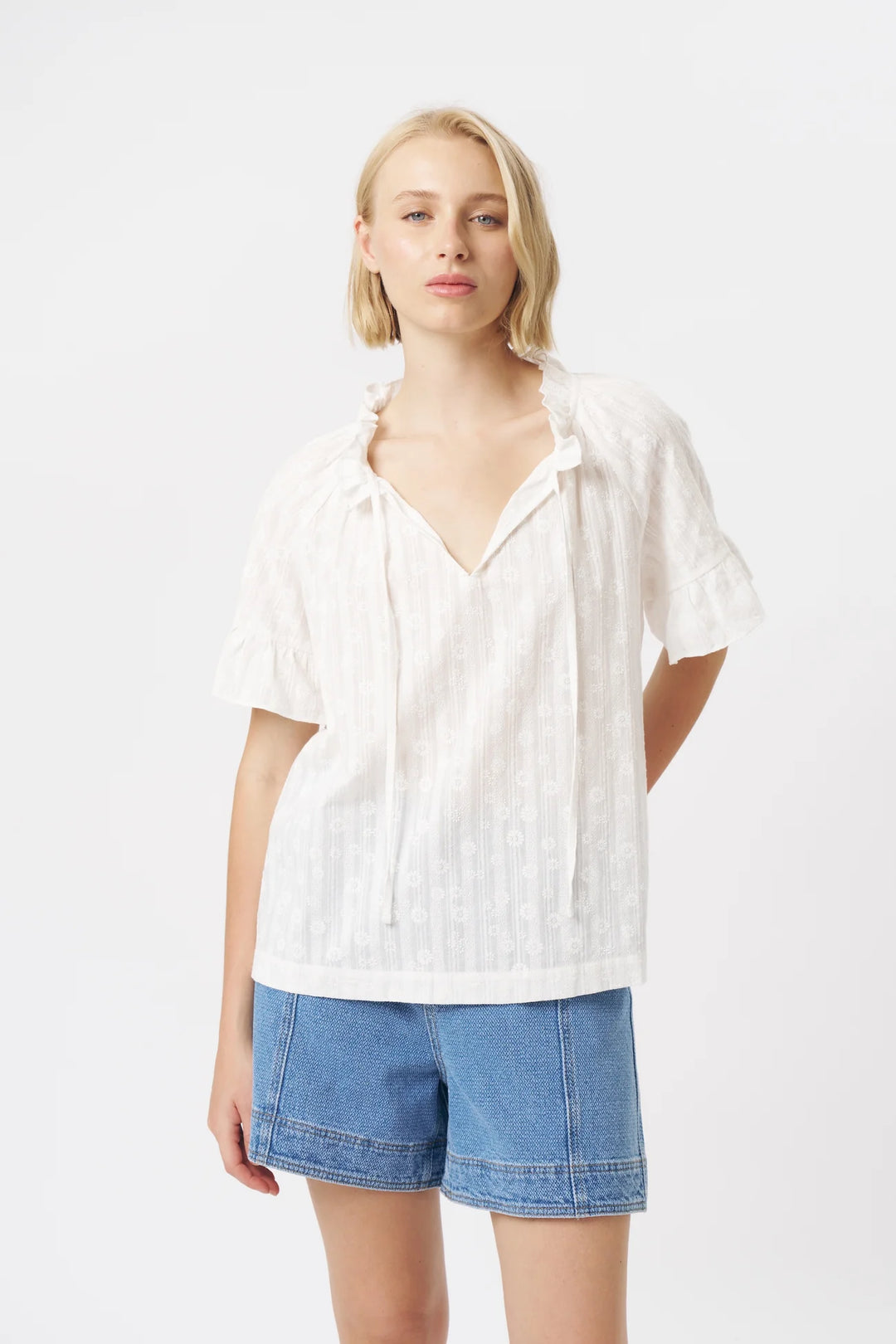 KIREINA I PATRICIA SHIRT I WHITE WITH WHITE FLOWER - Dutch Hideout