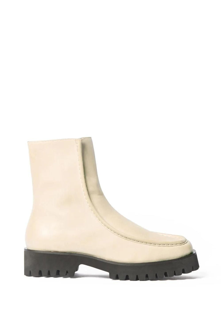 Zoe Kratzmann | Notion Boot | Chalk