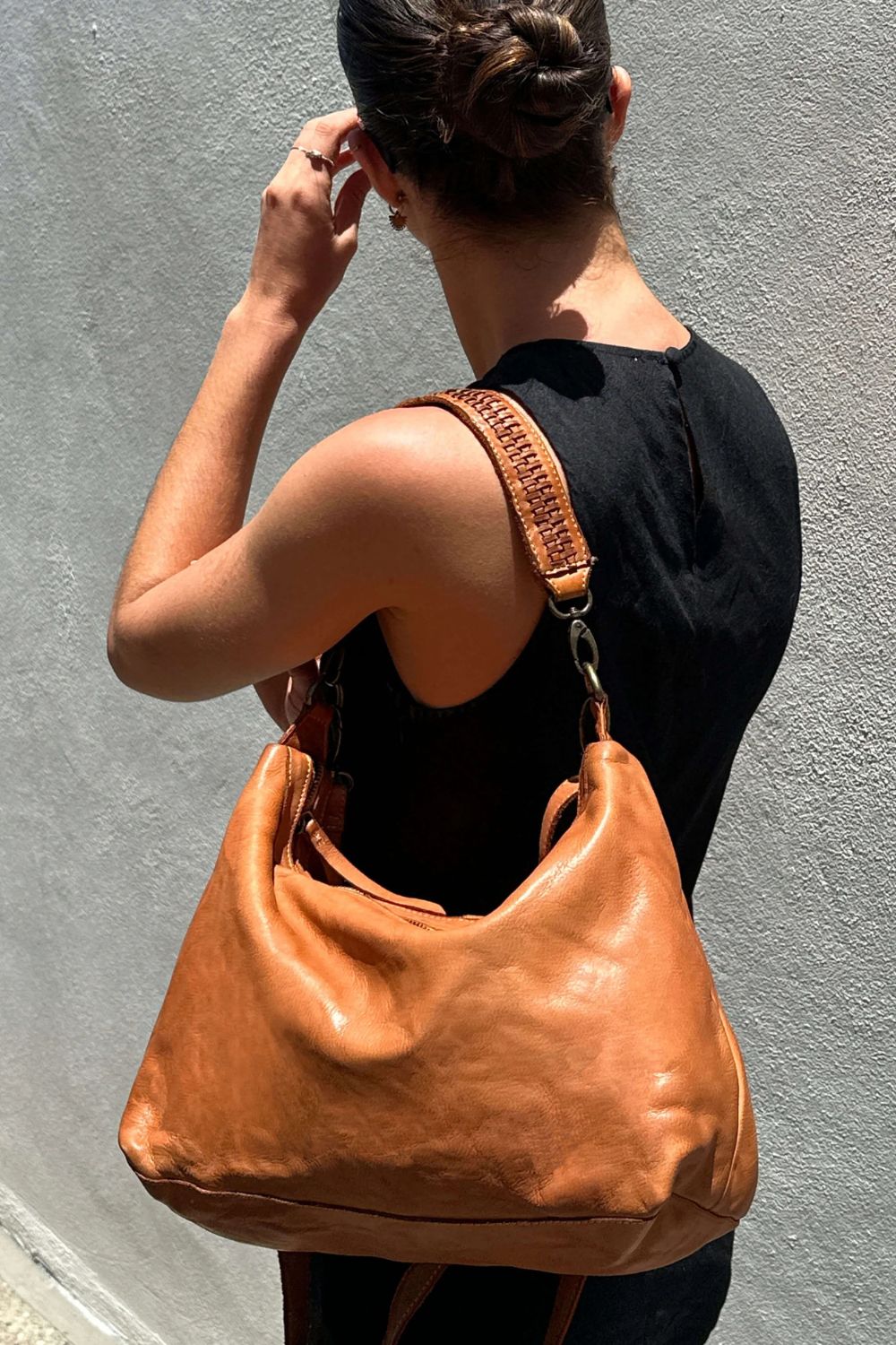 JuJu & Co | Signature Slouchy Bag | Tan - Dutch Hideout