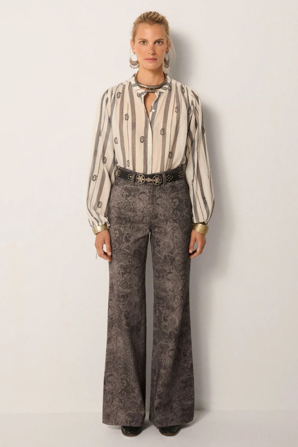 Maison Hotel | Perla Blouse Ivory Paisley | Desert Breeze - Dutch Hideout