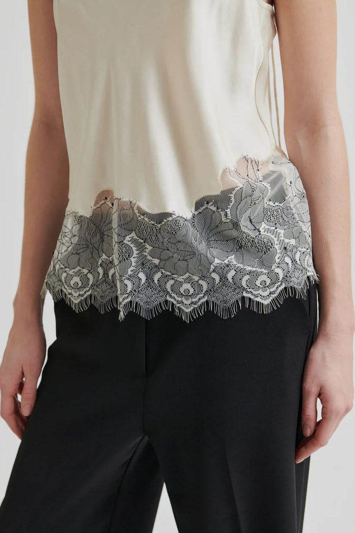 Second Female | Wila Lace Detail Slip Top | Tofu - Dutch Hideout
