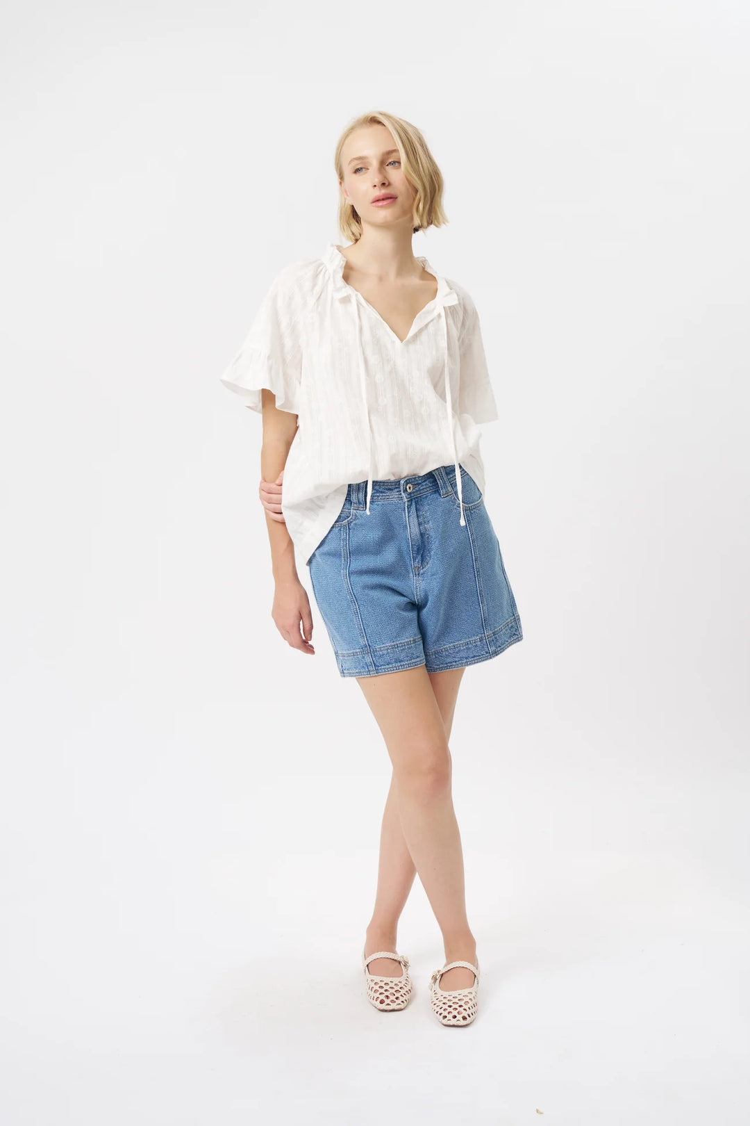 KIREINA I PATRICIA SHIRT I WHITE WITH WHITE FLOWER - Dutch Hideout