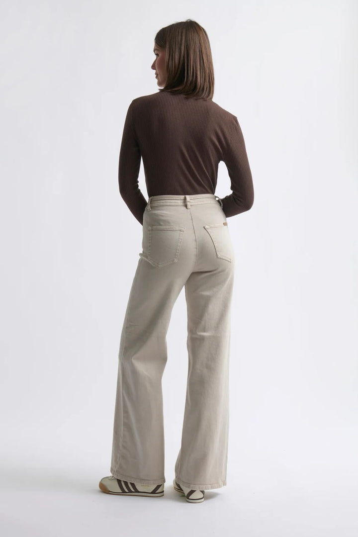 Kireina | Harper Jean | Leather Pocket | Sand