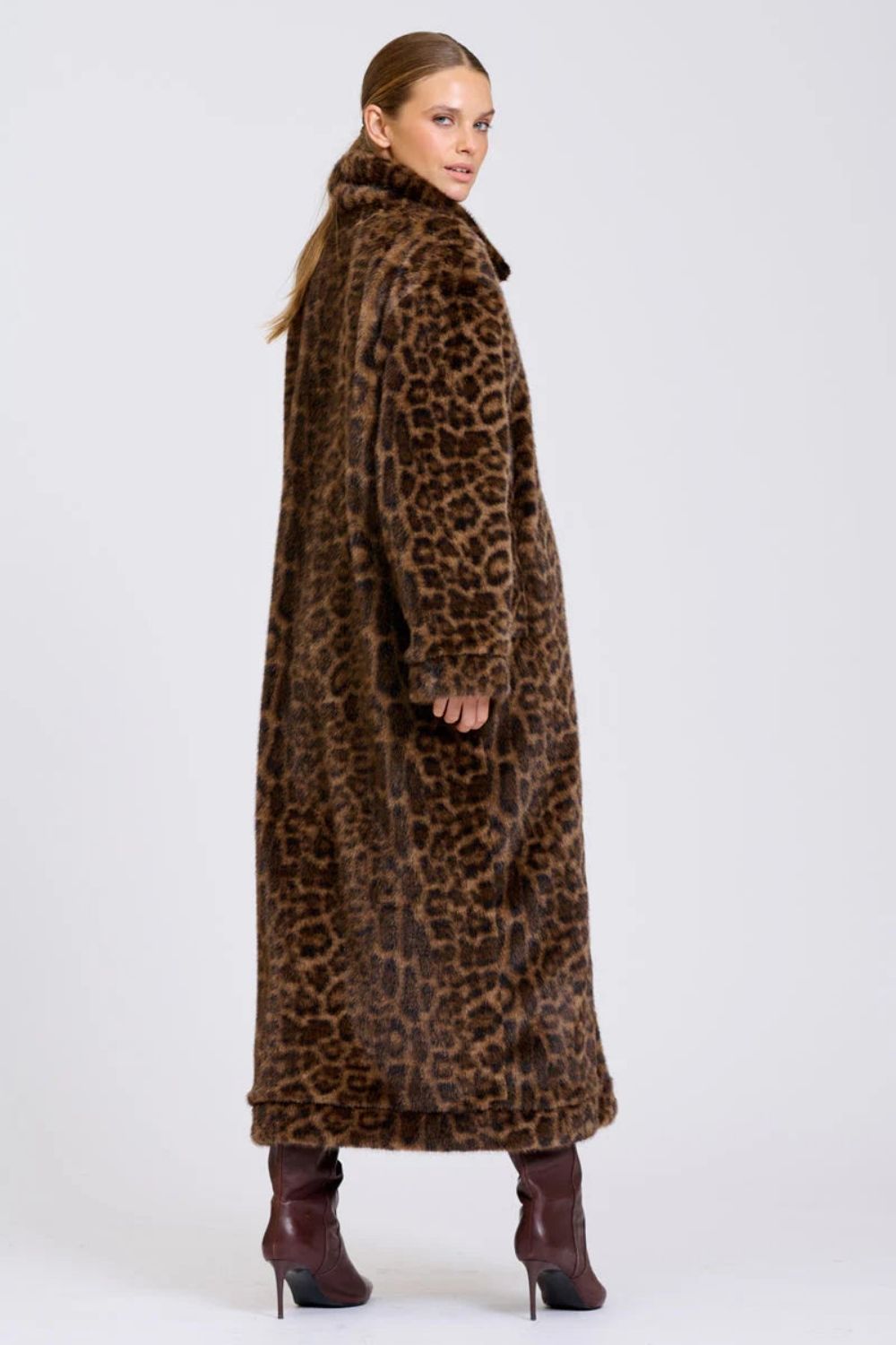 Shirty | Leopard Reverso Long Faux Fur Reversable Coat | Leopard & Khaki - Dutch Hideout