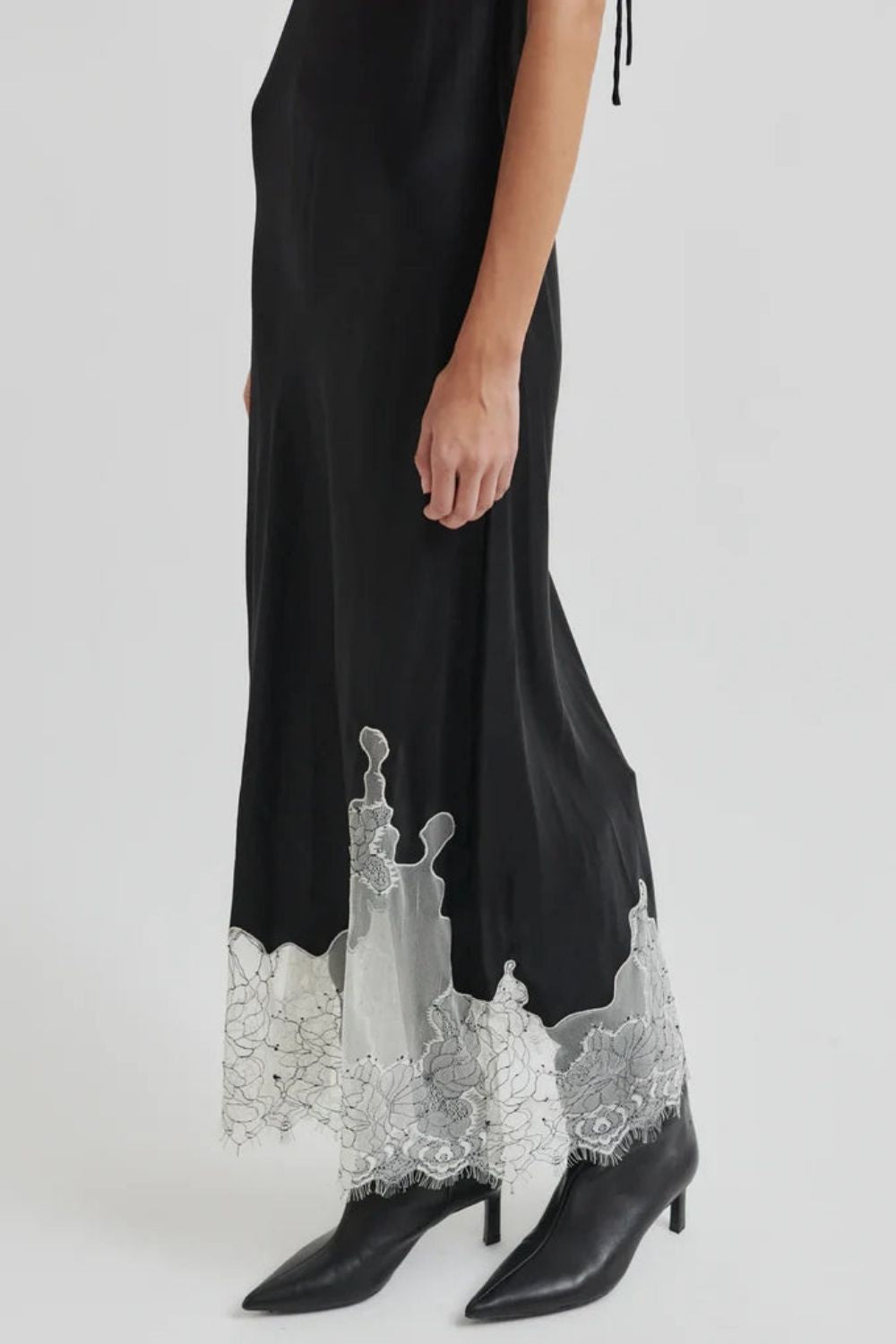 Second Female | Wila Lace Detail Slip Dress | Black