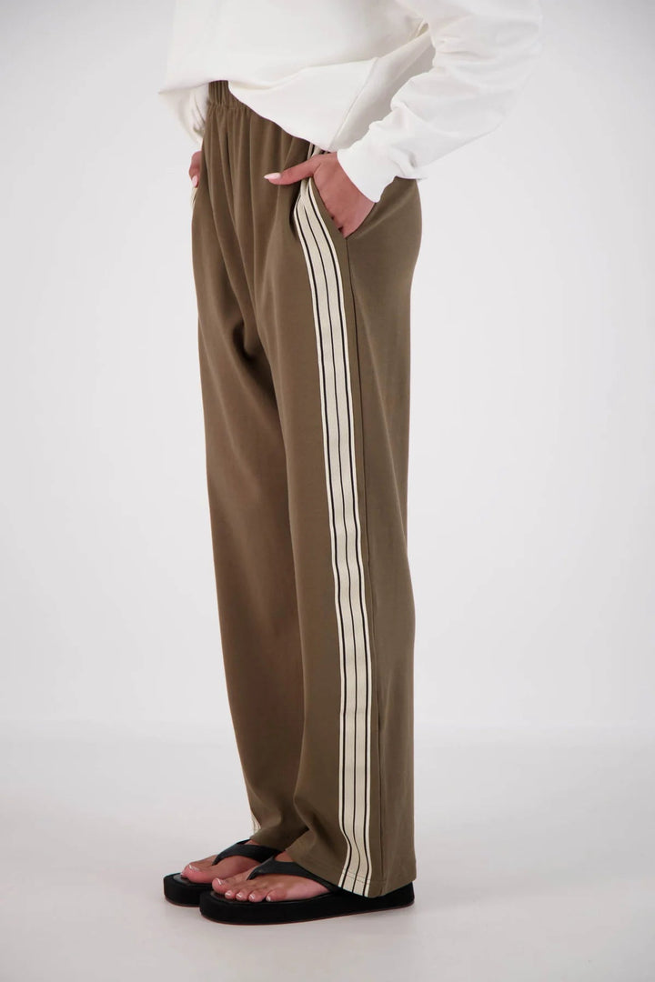 Jasmine Alexa l Panarea Trackpant l Olive