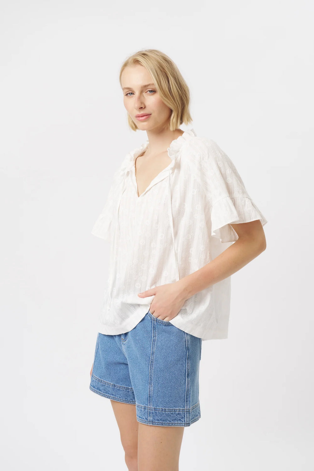 KIREINA I PATRICIA SHIRT I WHITE WITH WHITE FLOWER - Dutch Hideout