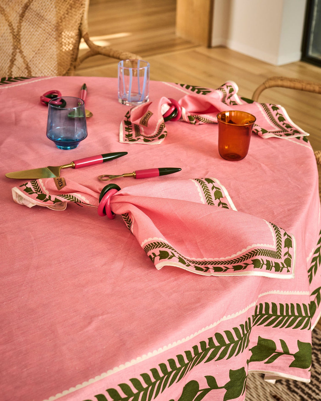 Kip & Co |FLOWER CHAIN EMBROIDERED TABLECLOTH |Large Rectangular 8-10 seater