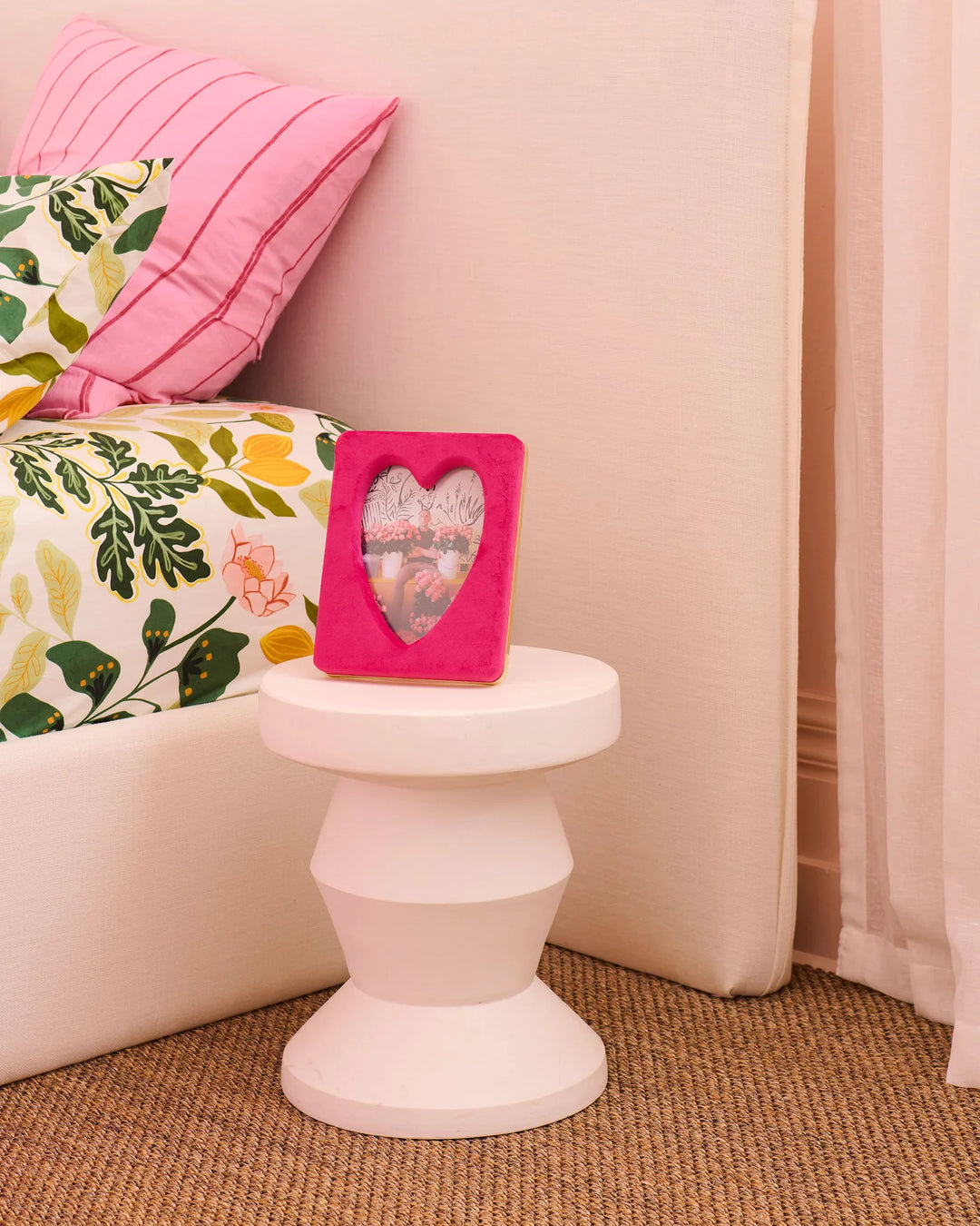 Kip & Co I Desert Pink Hear velvet photo frame