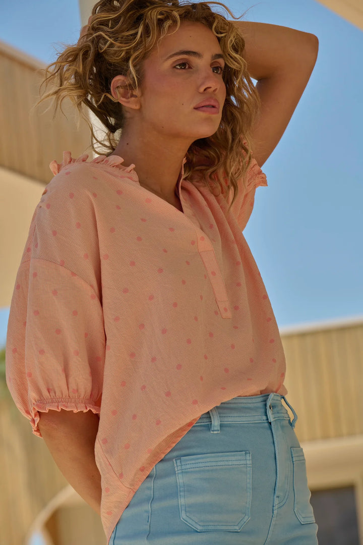 KIREINA I Sara top Peach with Pink Dots