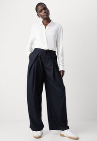 Lollys Laundry | ZolaLL Pants | Dark Blue - Dutch Hideout