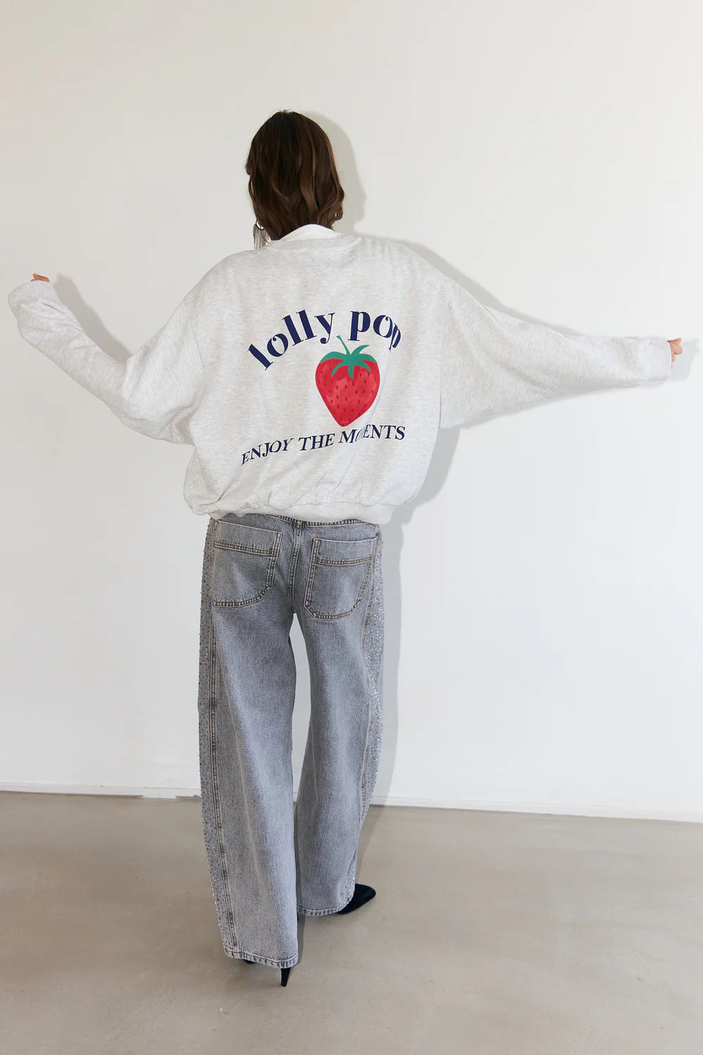 Lollys Laundry I Sydney Strawberry Sweatshirt I Light Grey Melange - Dutch Hideout