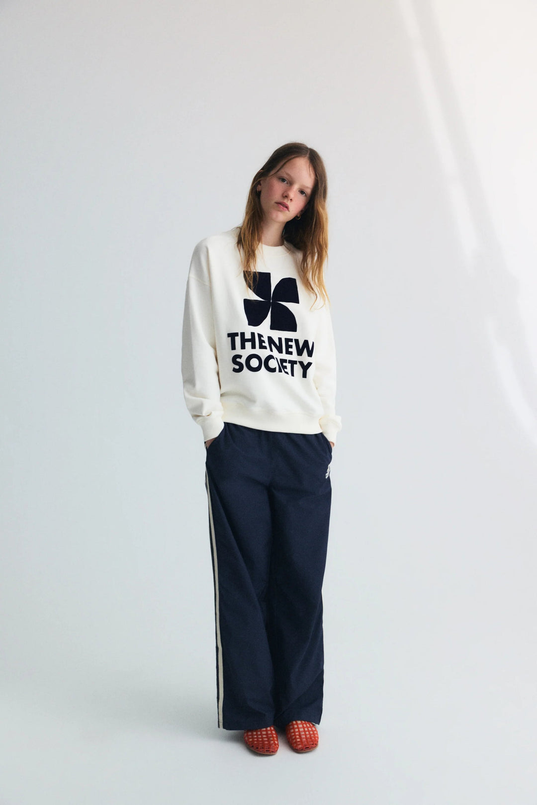 The New Society | TNS Logo Woman Sweatshirt I Ecru
