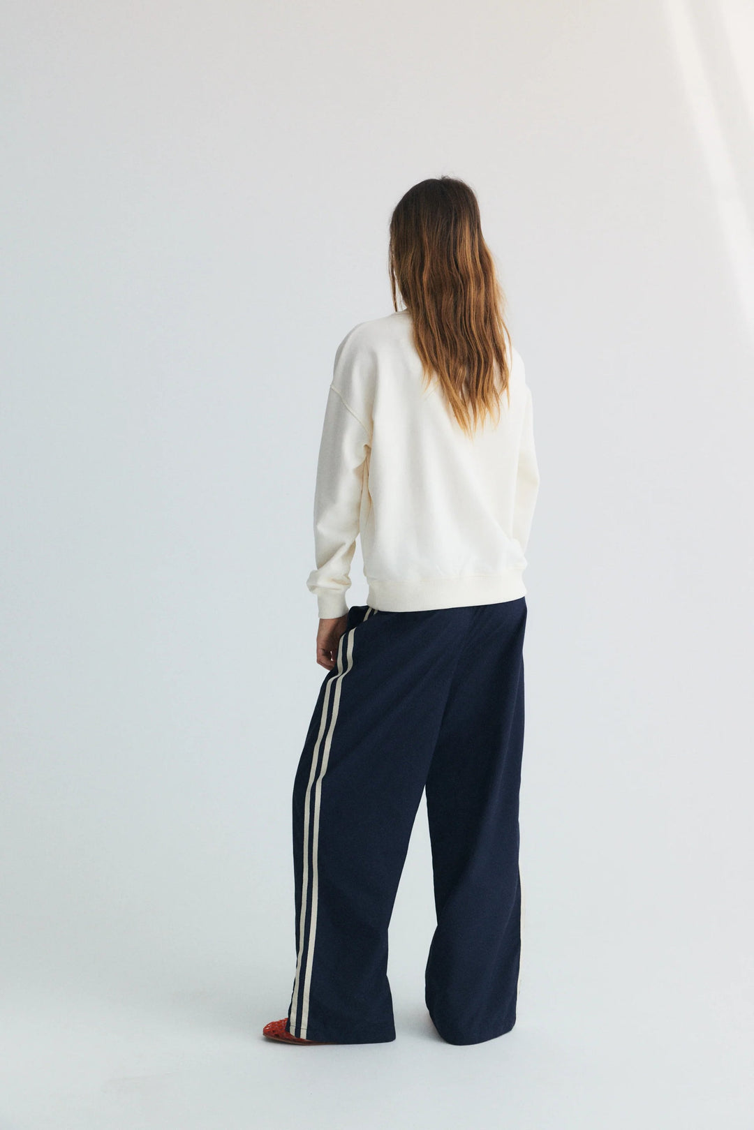 The New Society | TNS Logo Woman Sweatshirt I Ecru