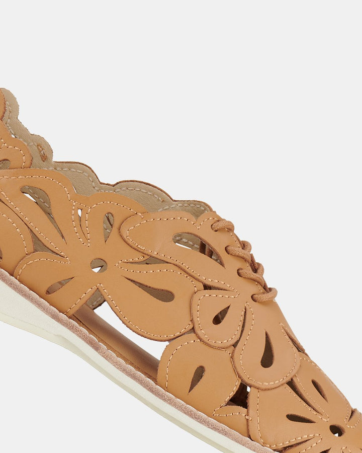 ROLLIE I SIDECUT APPLIQUE I TAN