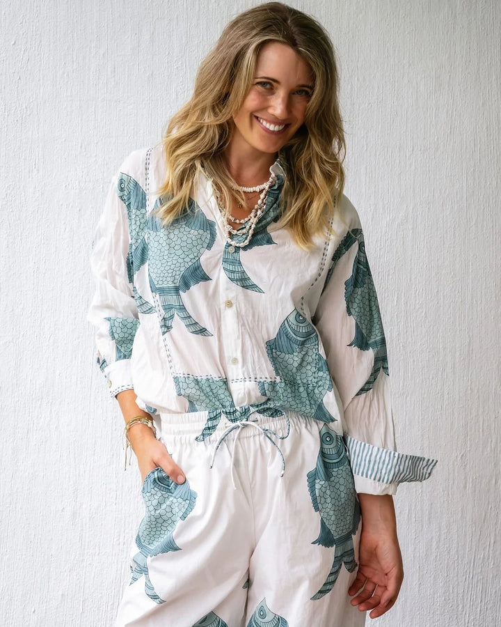MANDALAY DESIGNS I BIG FISHY SHIRT I WHITE BLUE - Dutch Hideout