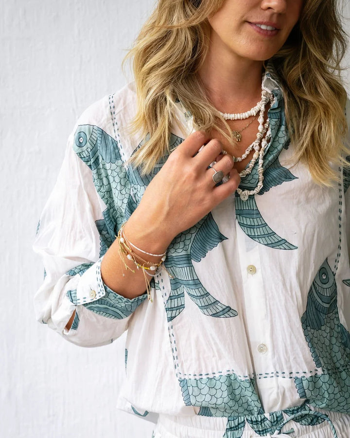 MANDALAY DESIGNS I BIG FISHY SHIRT I WHITE BLUE - Dutch Hideout