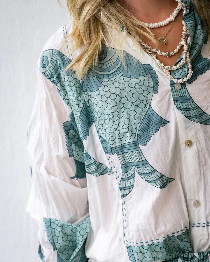 MANDALAY DESIGNS I BIG FISHY SHIRT I WHITE BLUE - Dutch Hideout