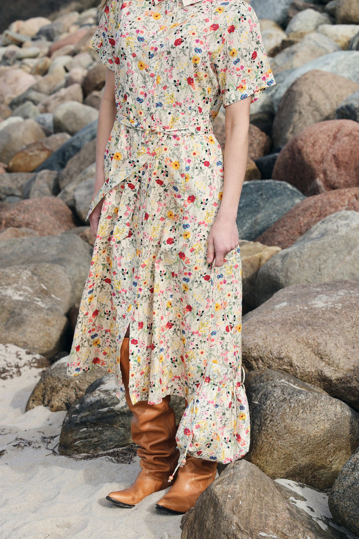 Lollys Laundry I Blake Midi Dress I 74 Flower Print
