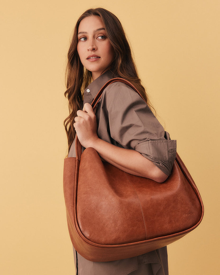 Elms + King | Capri Shoulder Bag | Tan Pebble - Dutch Hideout
