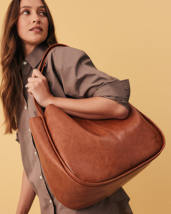 Elms + King | Capri Shoulder Bag | Tan Pebble - Dutch Hideout