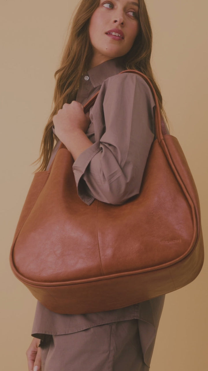 Elms + King | Capri Shoulder Bag | Tan Pebble - Dutch Hideout