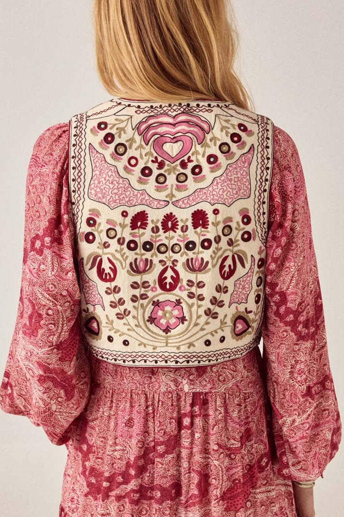 Lola Vest in Freak Folk - model shot