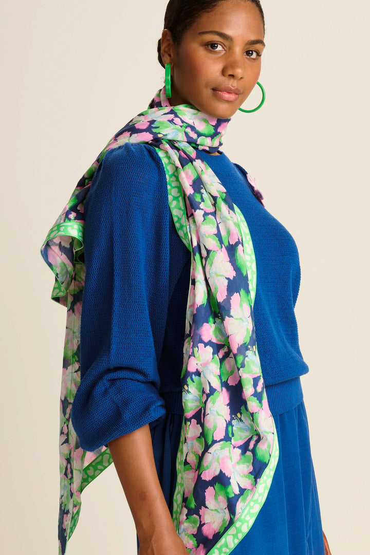 Pom Amsterdam | Shawl | Candice Lilies Blue