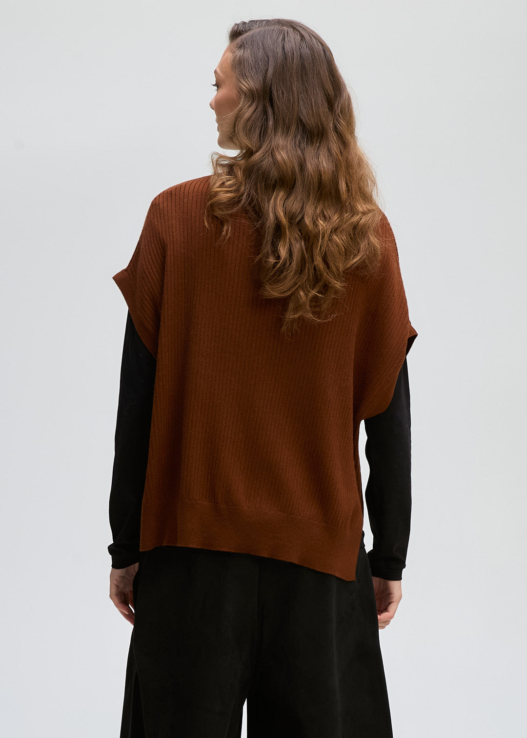 Zaket & Plover | Sleeveless Crew Essential | Chestnut - Dutch Hideout