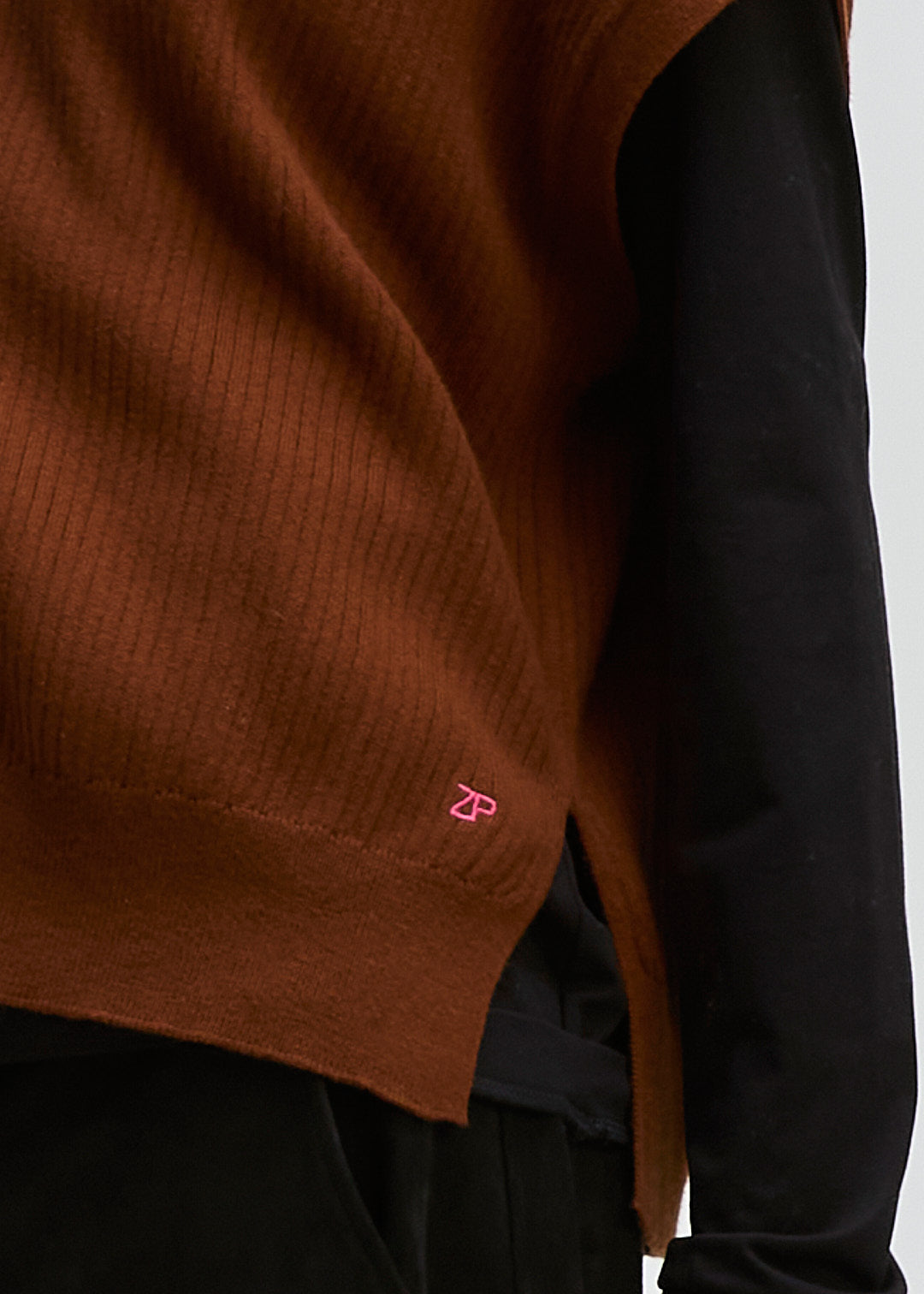 Zaket & Plover | Sleeveless Crew Essential | Chestnut - Dutch Hideout